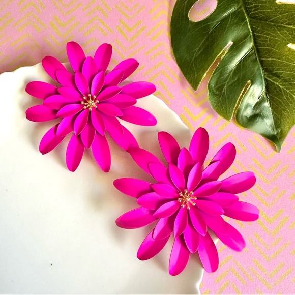 2/$30🌵 Pink Daisy Flower Metal Earrings Zara Statement Jumbo Garden Jewelry NEW - Picture 5 of 12